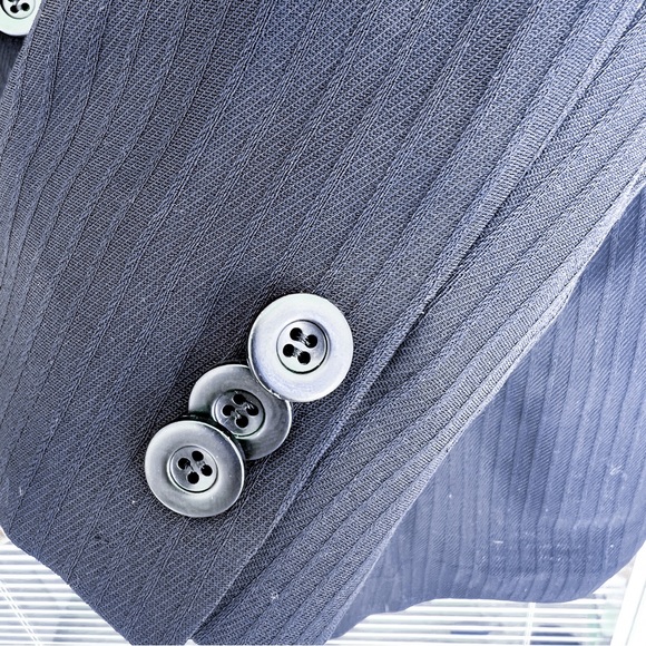 Vintage Armani Blazer - 42R - Navy Pinstripe - Men’s Vintage Armani Collezioni - Picture 6 of 11